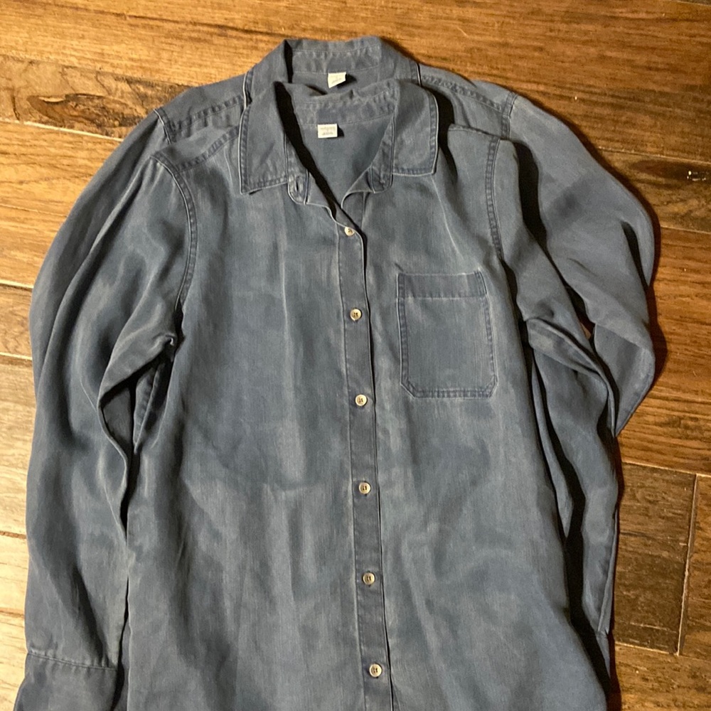 Old Navy Denim Button Down Women’s Shirt Size Medium